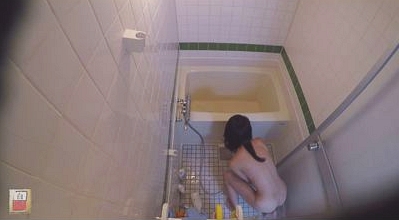 盗撮投稿 裸で風呂を洗う女4